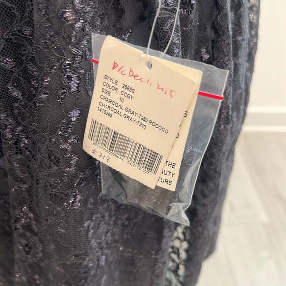 NWT SAMPLE SALE Dessy 2865 size 10 Charcoal Gray Rococo Lace Pristine - Picture 6 of 7